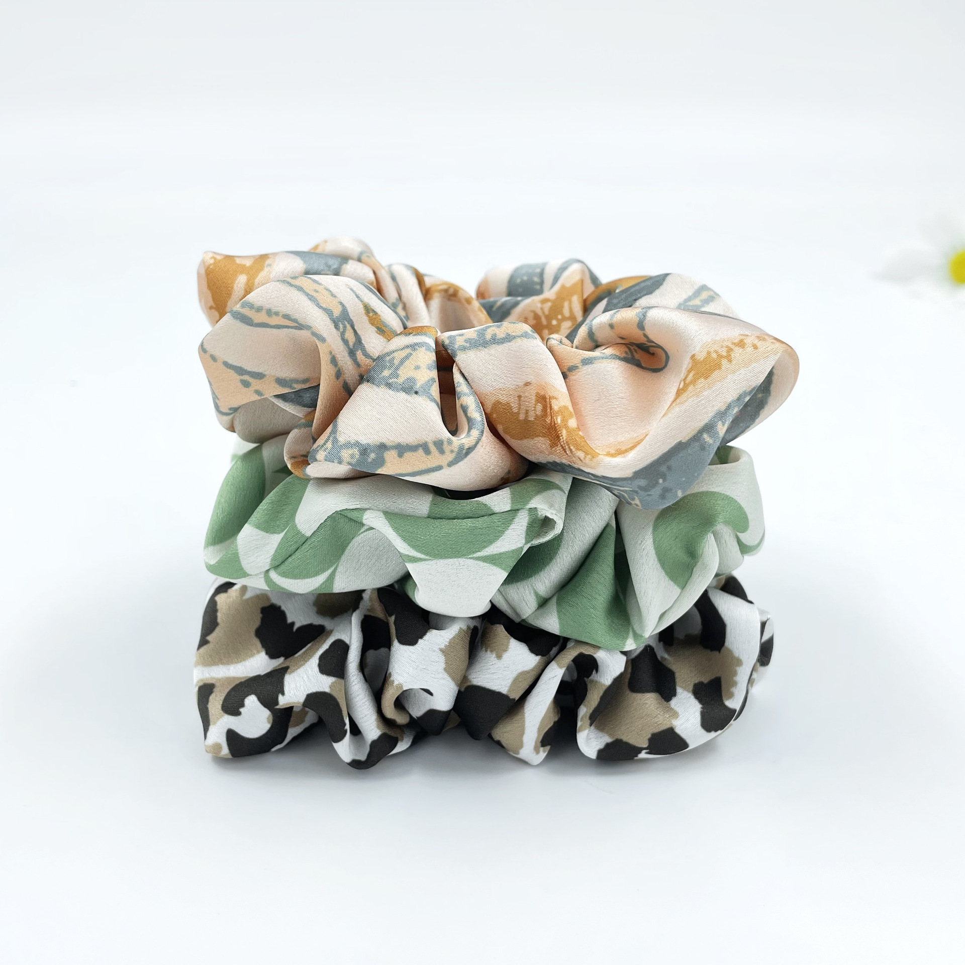 Wholesale Price Fashion Style 1cm Width Scrunchies Satin 4cm Hair Tie Silk Scrunchies Hair Scrunchie